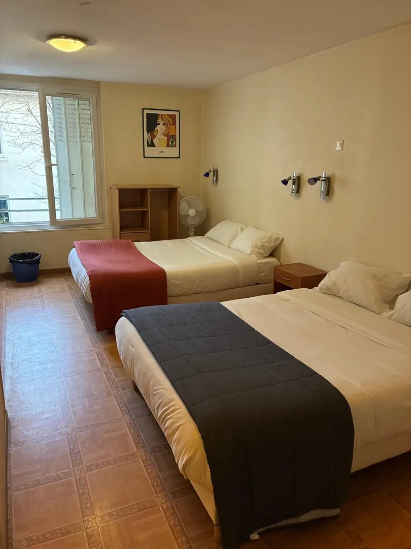 Chambre twin Hôtel Au Bon Séjour Vitry-le-François - 2 lits séparés 90x200cm