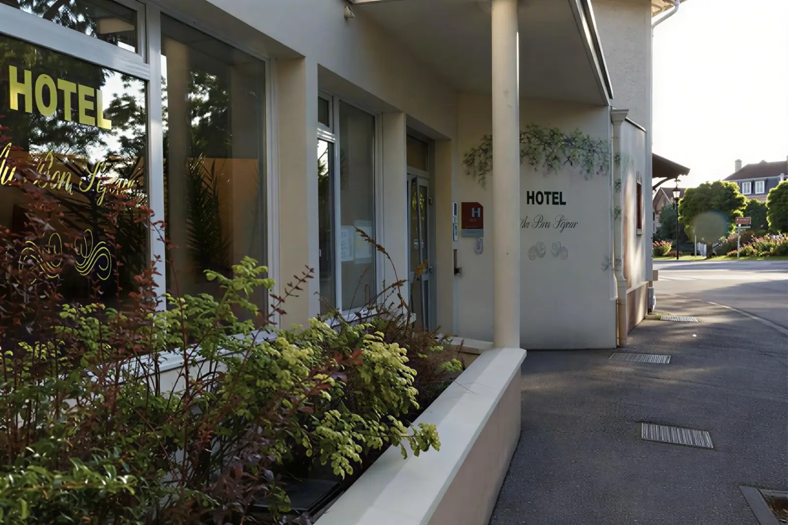 Façade de l'Hôtel Au Bon Séjour à Vitry-le-François - Hébergement Marne 51300